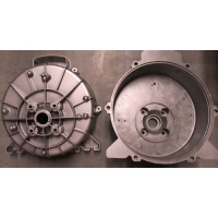 Корпус помпы GTP82 сторона двигателя ( старого образца один штифт)